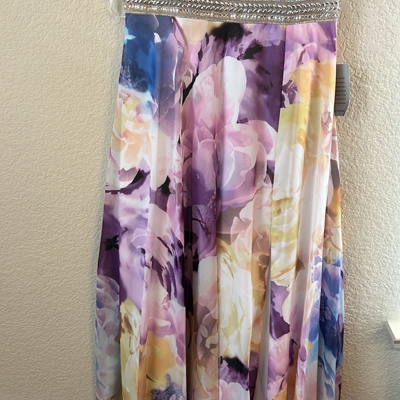 XSCAPE Floral Print Embellished Waist Gown Dress - Picture 5 of 16